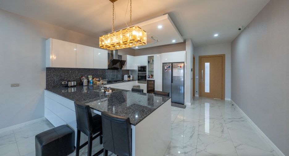 For sale 4 bedrooms house in Bang Lamung, Chonburi