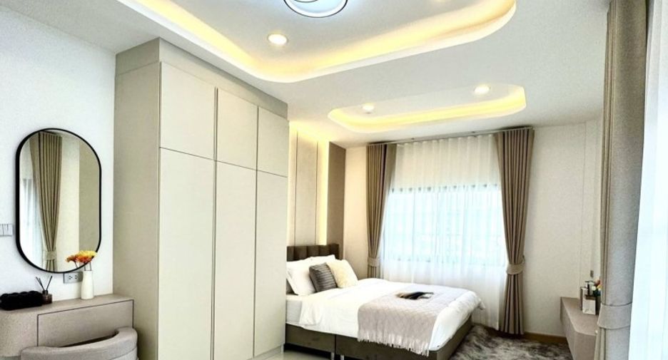 For sale 3 bedrooms house in Si Racha, Chonburi