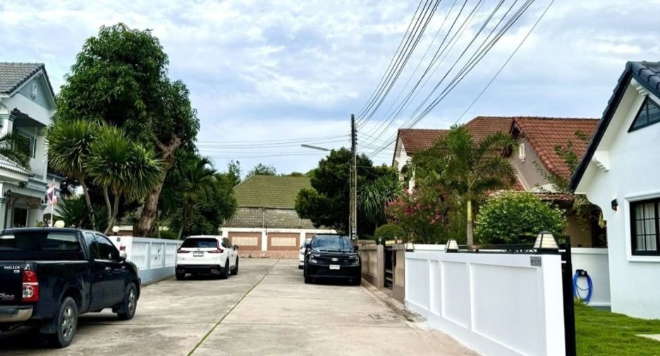 For sale 3 bedrooms house in Si Racha, Chonburi