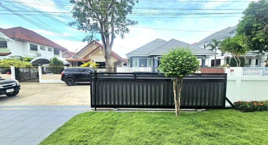 For sale 3 bedrooms house in Si Racha, Chonburi