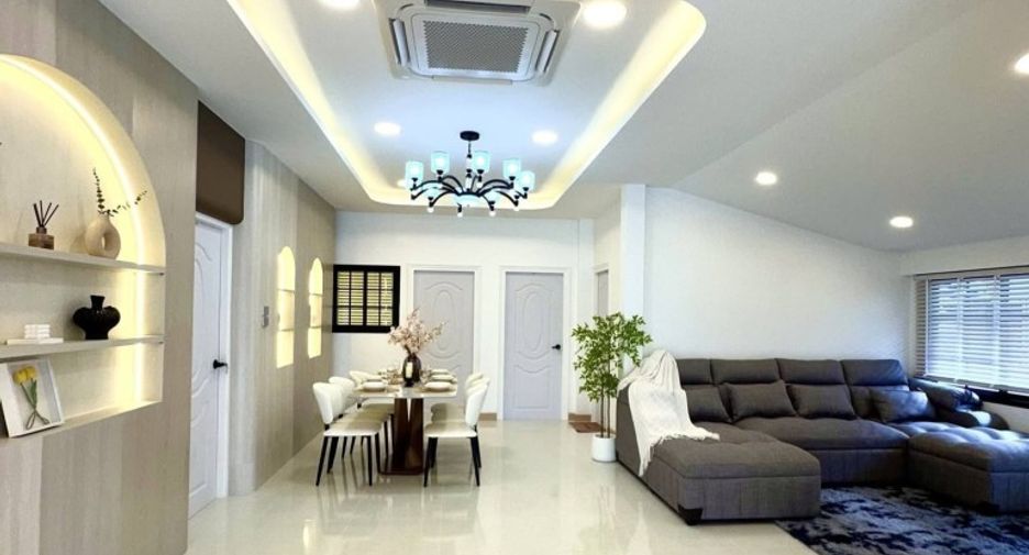 For sale 3 bedrooms house in Si Racha, Chonburi