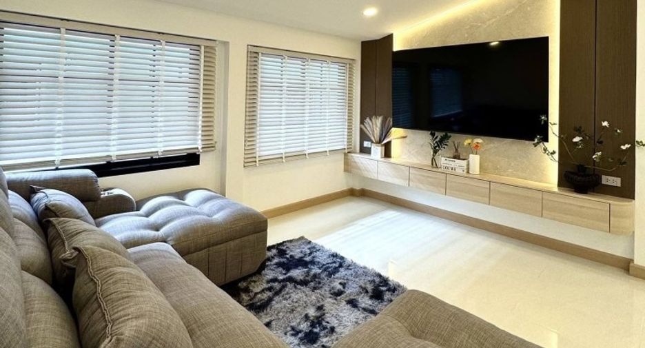 For sale 3 bedrooms house in Si Racha, Chonburi