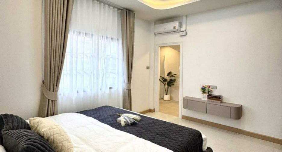For sale 3 bedrooms house in Si Racha, Chonburi