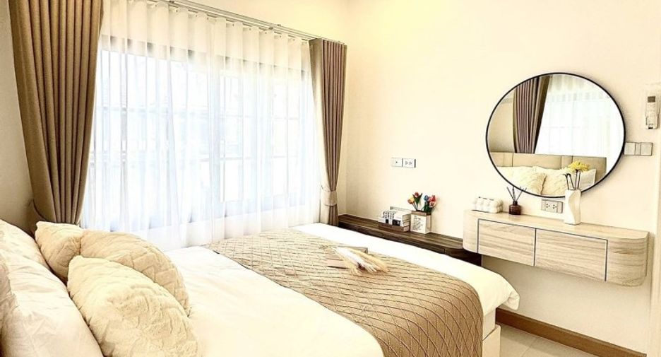 For sale 3 bedrooms house in Si Racha, Chonburi