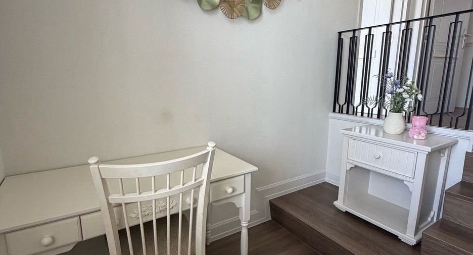 Haus zur Miete und zum Kauf mit 4 Zimmer in Saphan Sung, Bangkok