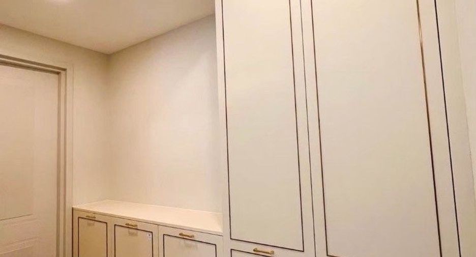 Haus zur Miete und zum Kauf mit 4 Zimmer in Saphan Sung, Bangkok