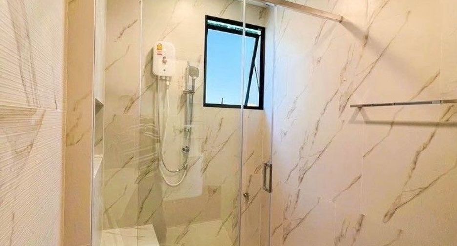 Haus zur Miete und zum Kauf mit 4 Zimmer in Saphan Sung, Bangkok