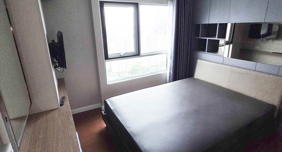 For rent 3 bedrooms condo in Huai Khwang, Bangkok