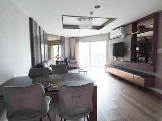 Wohnung zur Miete mit 3 Zimmer in Huai Khwang, Bangkok