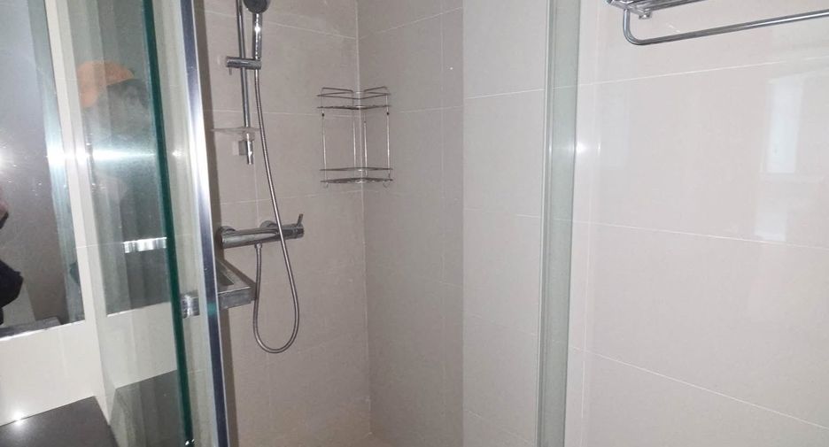 For rent 3 bedrooms condo in Huai Khwang, Bangkok