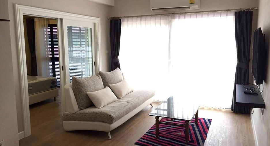 For rent 3 bedrooms townhouse in Watthana, Bangkok