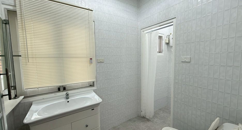 For sale and for rent 5 bedrooms house in Mueang Chiang Mai, Chiang Mai