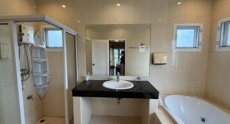 For sale and for rent 5 bedrooms house in Mueang Chiang Mai, Chiang Mai