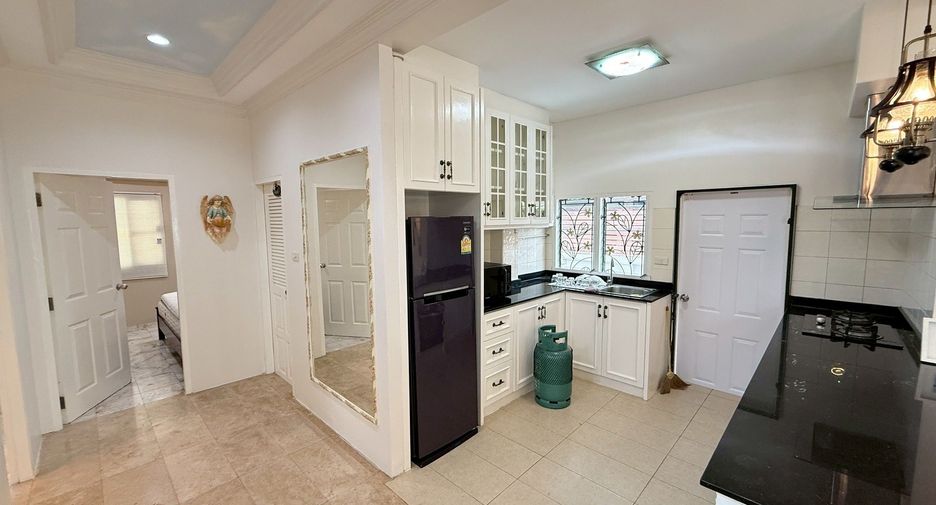 For sale and for rent 5 bedrooms house in Mueang Chiang Mai, Chiang Mai