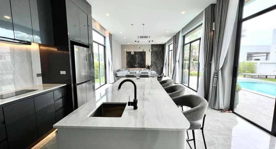 Casa en venta de 4 habitaciones en Bang Lamung, Chonburi