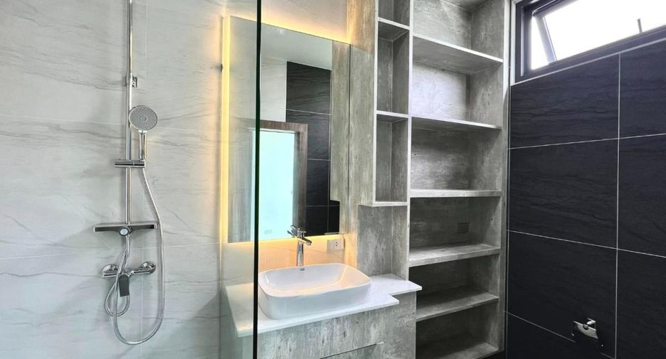 Casa en venta de 4 habitaciones en Bang Lamung, Chonburi
