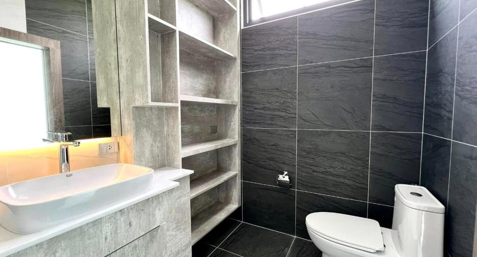 Casa en venta de 4 habitaciones en Bang Lamung, Chonburi