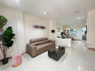 For rent 4 bedrooms townhouse in Yan Nawa, Bangkok