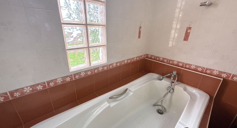 For rent 4 bedrooms villa in Hang Dong, Chiang Mai
