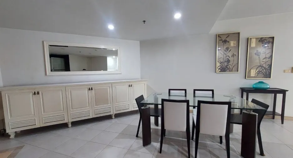 À louer 3 chambres condo à Chatuchak, Bangkok