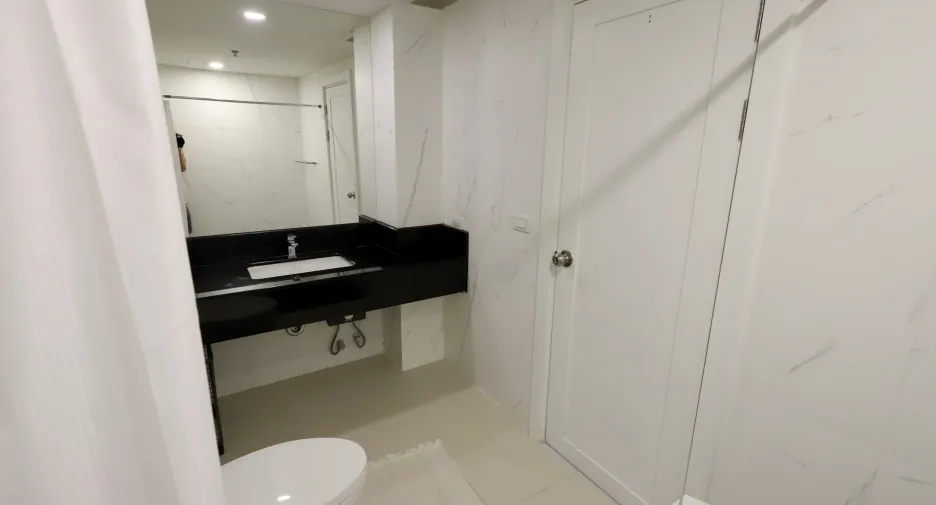 For rent 1 bed condo in Sathon, Bangkok