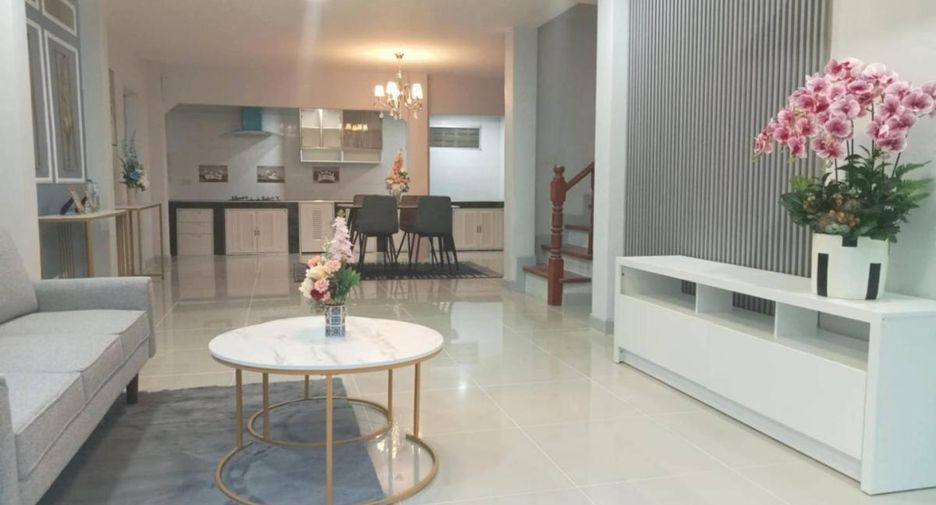 Haus zum Kauf mit 5 Zimmer in Bang Lamung, Chonburi