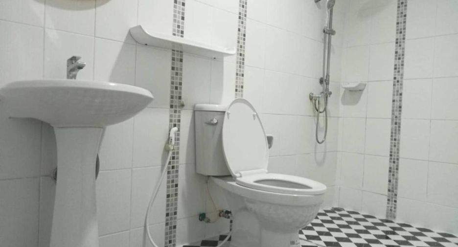 Haus zum Kauf mit 5 Zimmer in Bang Lamung, Chonburi