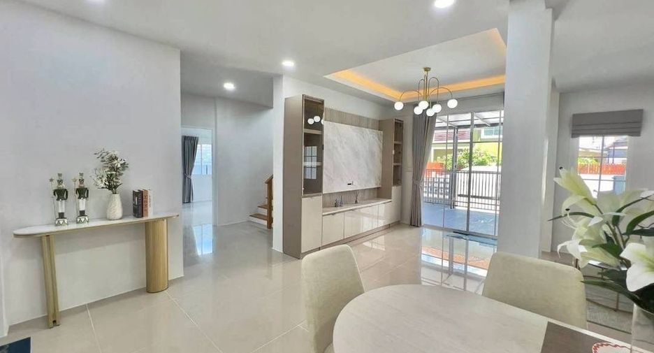 Haus zum Kauf mit 4 Zimmer in Khlong Sam Wa, Bangkok