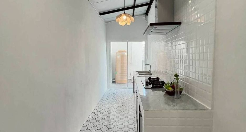 Haus zum Kauf mit 4 Zimmer in Khlong Sam Wa, Bangkok