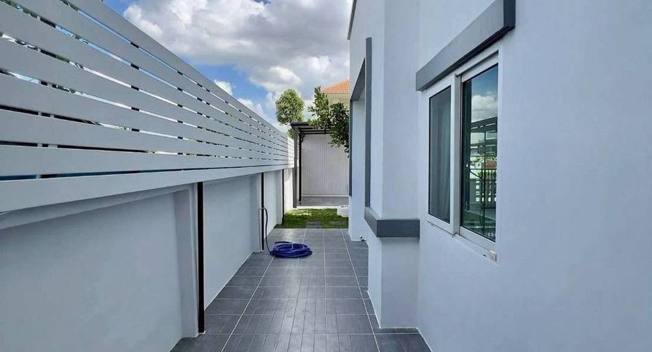 Haus zum Kauf mit 4 Zimmer in Khlong Sam Wa, Bangkok