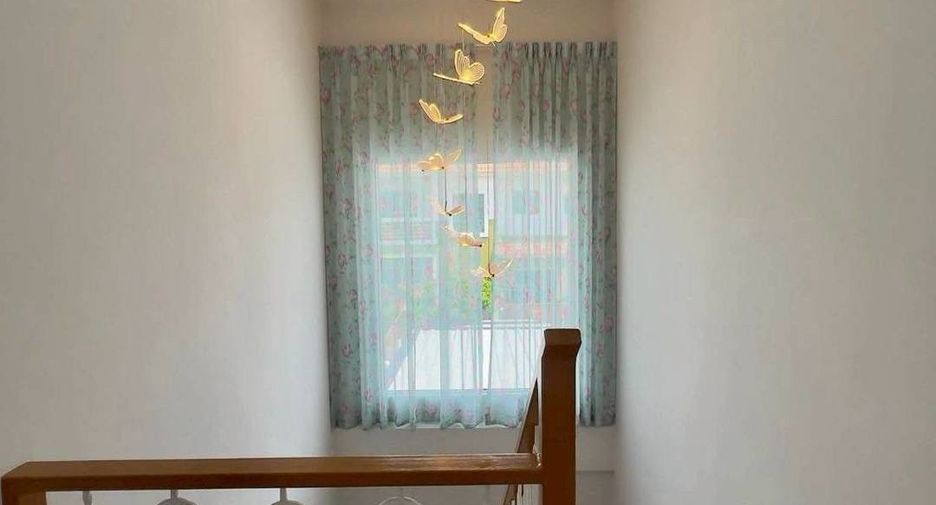 Haus zum Kauf mit 4 Zimmer in Khlong Sam Wa, Bangkok