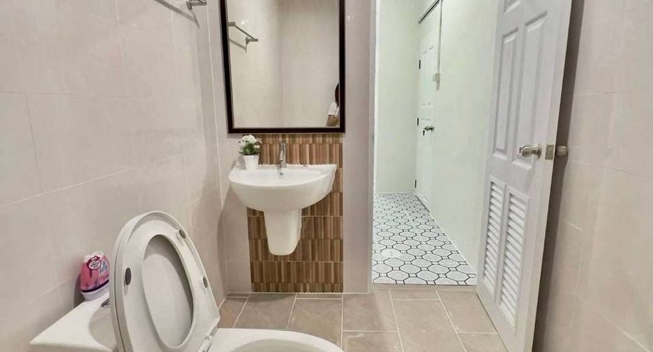 Haus zum Kauf mit 4 Zimmer in Khlong Sam Wa, Bangkok