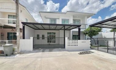 Haus zum Kauf mit 4 Zimmer in Khlong Sam Wa, Bangkok