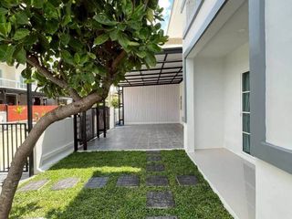 Haus zum Kauf mit 4 Zimmer in Khlong Sam Wa, Bangkok
