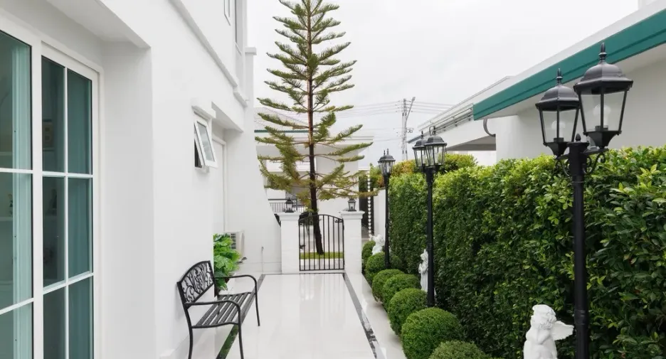 For rent 5 bedrooms house in Mueang Chiang Mai, Chiang Mai