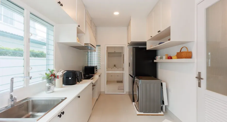 For rent 5 bedrooms house in Mueang Chiang Mai, Chiang Mai