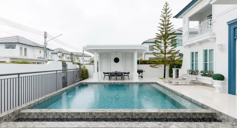 For rent 5 bedrooms house in Mueang Chiang Mai, Chiang Mai