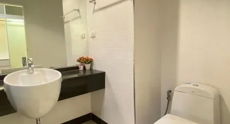 For rent そして for sale 2 ベッドルーム condo in Bang Kapi, Bangkok