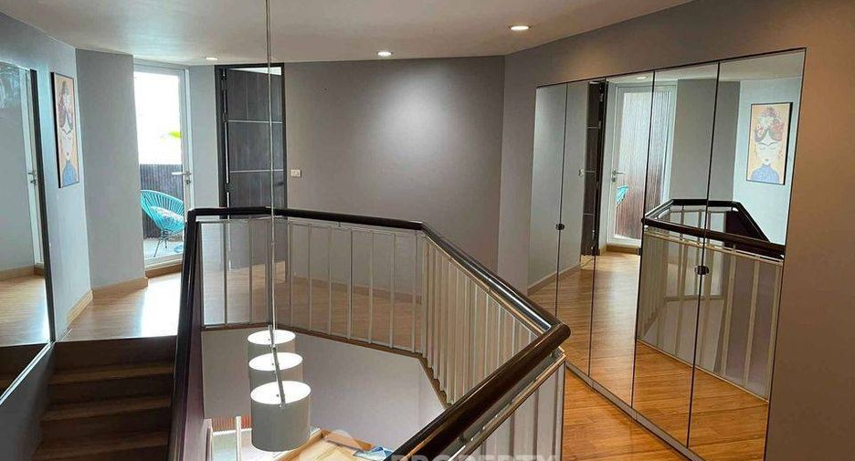 À vendre 4 chambres condo à Watthana, Bangkok