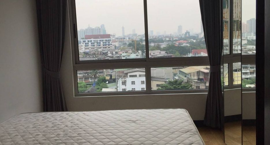 For rent 2 bedrooms condo in Yan Nawa, Bangkok