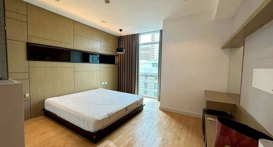 For rent 2 bedrooms condo in Pathum Wan, Bangkok