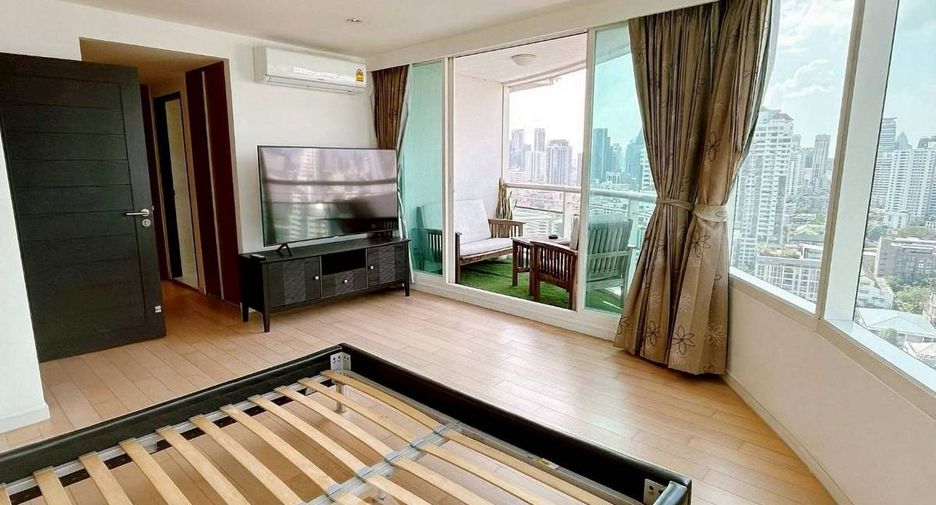 For rent 3 bedrooms condo in Watthana, Bangkok