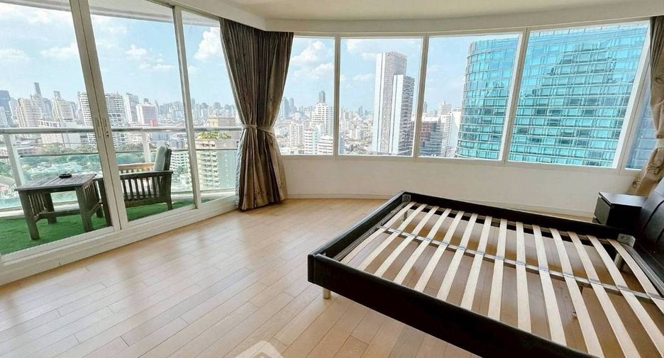 For rent 3 bedrooms condo in Watthana, Bangkok