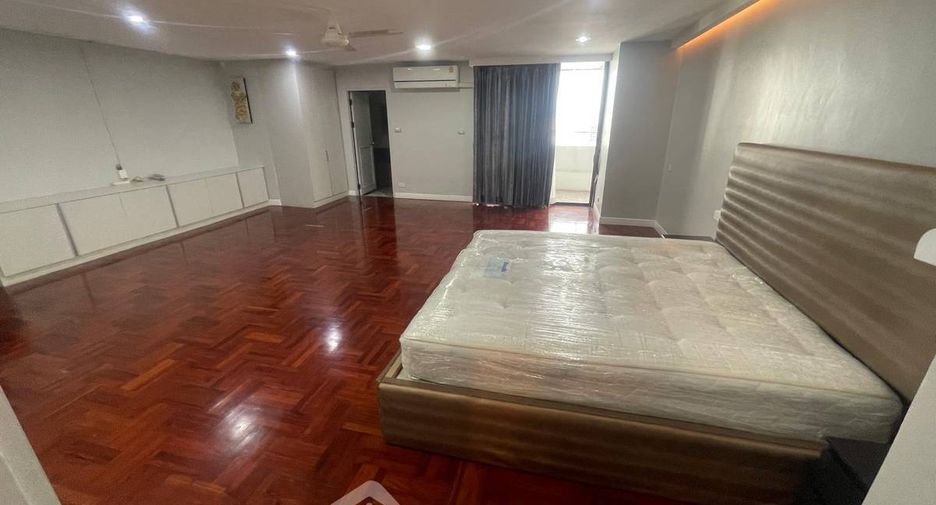 For rent 3 bedrooms condo in Watthana, Bangkok