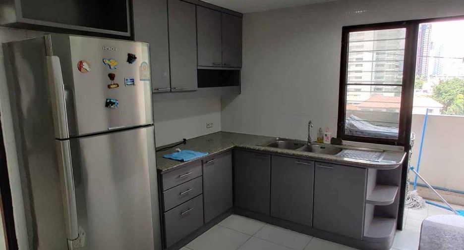 Condo en alquiler de 3 habitaciones en Watthana, Bangkok