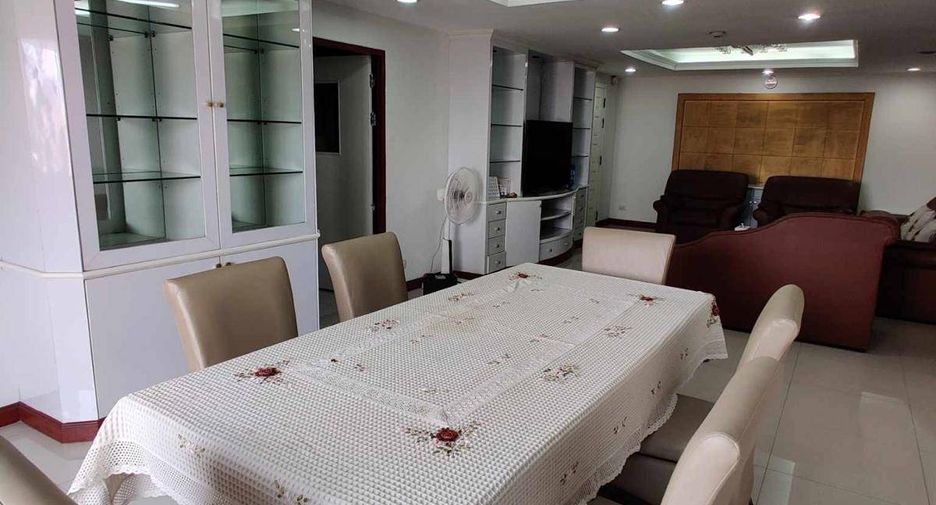 Condo en alquiler de 3 habitaciones en Watthana, Bangkok