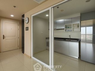 À vendre 3 chambres condo à Huai Khwang, Bangkok