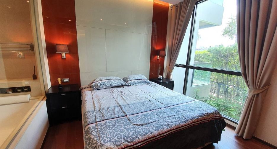 For sale 1 bed condo in Khlong Toei, Bangkok