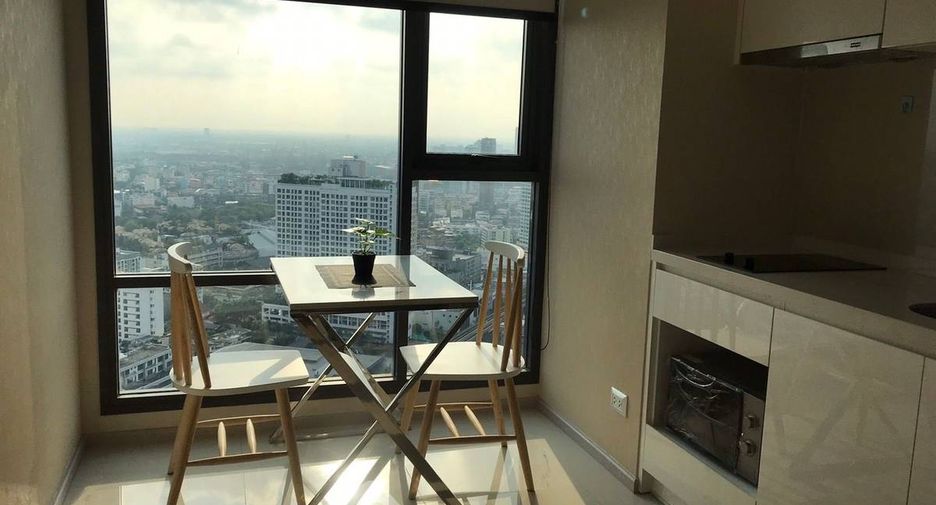 Condo en venta de 1 habitaciones en Khlong Toei, Bangkok
