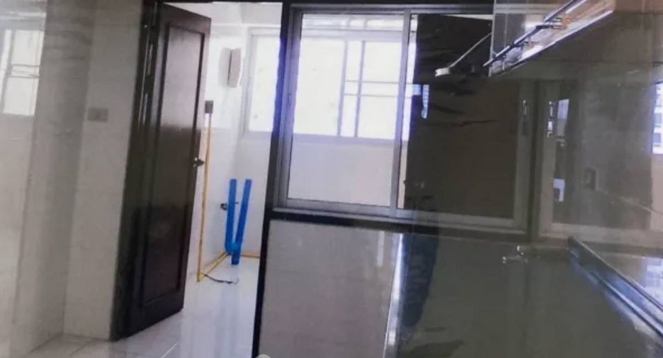 For sale 3 bedrooms condo in Watthana, Bangkok